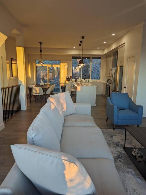 Mountain Retreat With Views, Hot Tub, Games & Ac Chilliwack Exterior foto